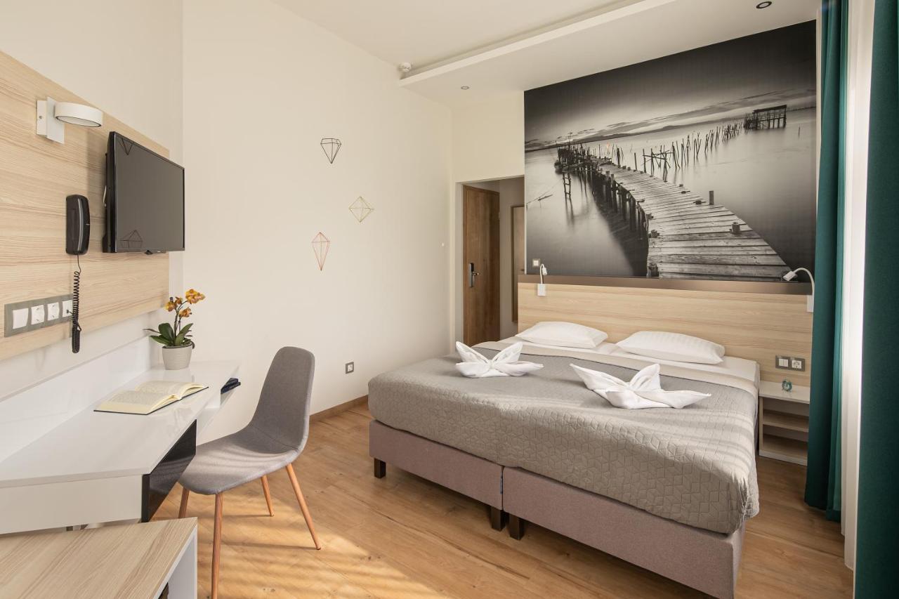 קסזטלי Kristaly Hotel מראה חיצוני תמונה