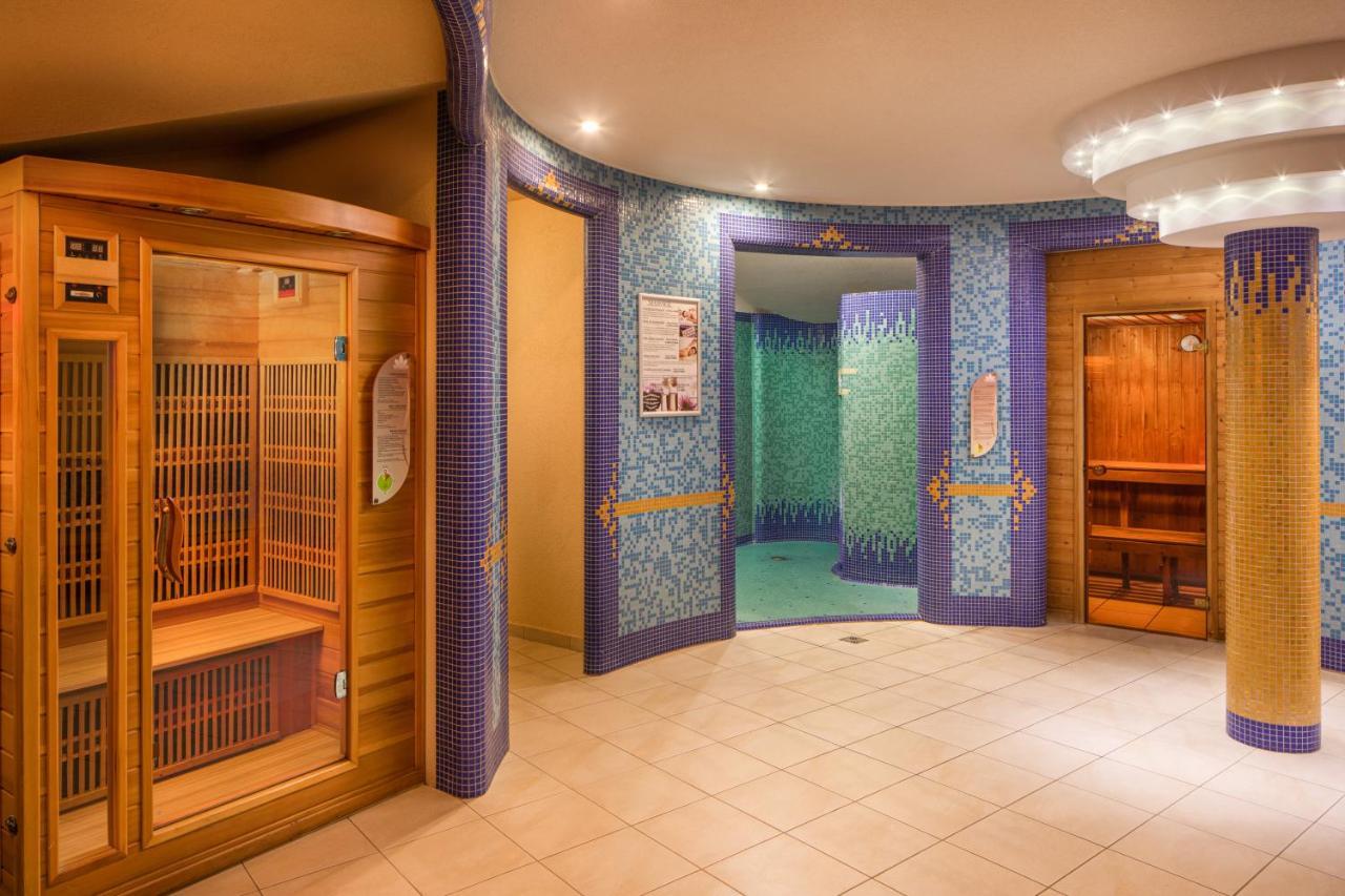 קסזטלי Kristaly Hotel מראה חיצוני תמונה